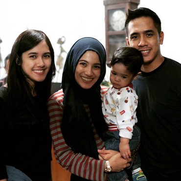 Pindah Agama, Kakak Alyssa Soebandono Rayakan Natal Bareng Istri