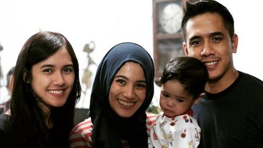 img-title Pindah Agama, Kakak Alyssa Soebandono Rayakan Natal Bareng Istri
