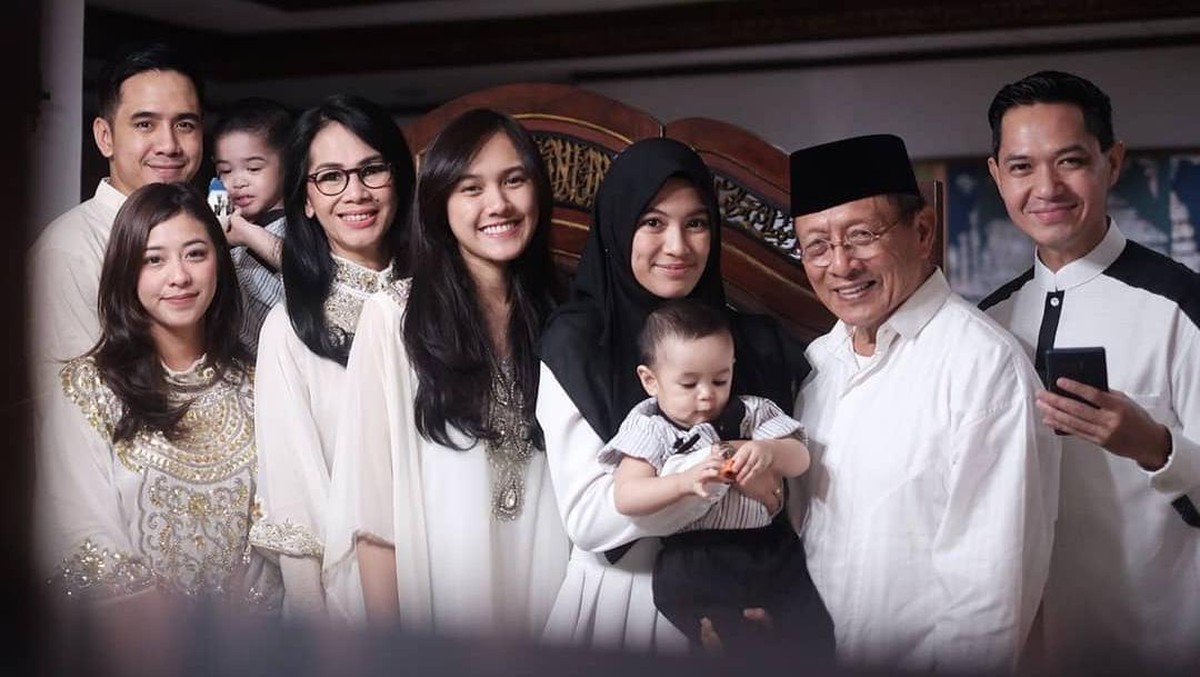 Potret Rukun Keluarga Kakak Alyssa Soebandono Usai Pindah Agama