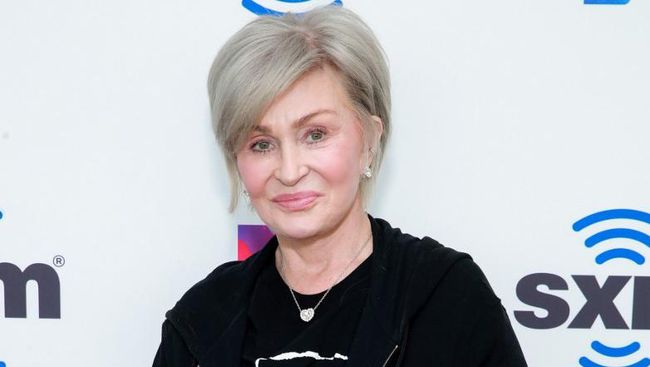 Selebritas yang merupakan istri musisi Ozzy Osbourne, Sharon Osbourne, mengaku positif terkena penyakit akibat virus corona atau Covid-19.