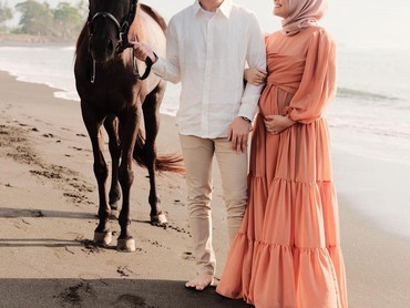 img-title Gelar 7 Bulanan, Irwansyah & Zaskia Ungkap Jenis Kelamin Calon Anak