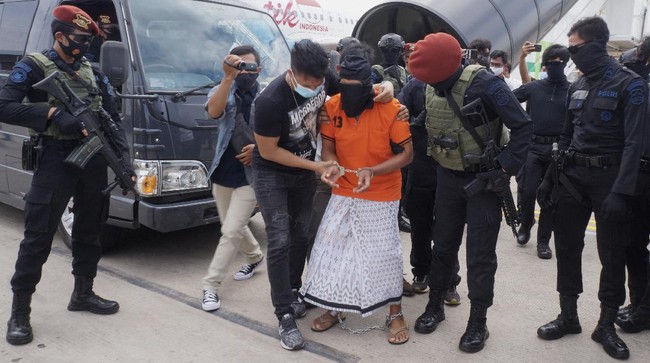 BNPT Ungkap Banyak Teroris Bermazhab Wahabi dan Salafi BNPT mencatat kebanyakan tersangka teroris yang ditangkap oleh Densus 88 Antiteror Polri merupakan pemeluk Islam dengan mazhab Wahabi dan Salafi yang jihadis.