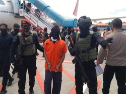 Tiba di Soetta, 23 Terduga Teroris Jaringan JI Dibawa ke Mabes Polri