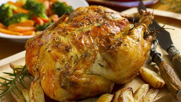 AYAM PANGGANG PEDAS DAN BUMBU RUJAK
