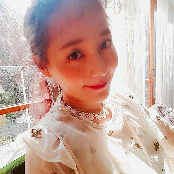<p>Meski sudah beranak dua, Eugene masih awet muda dan cantik ya, Bunda? (Foto: Instagram @eugene810303)</p>