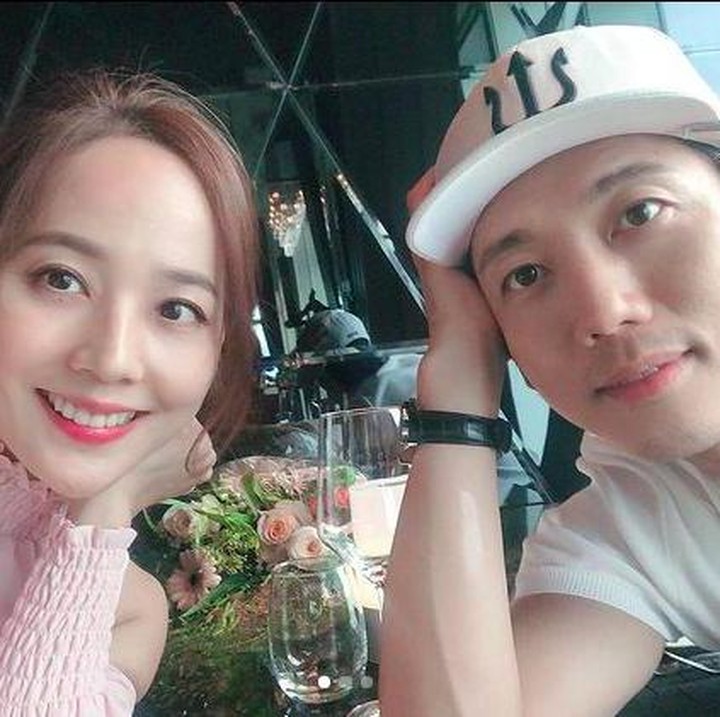 <p>Eugene juga sudah menikah dengan Kim Tae Young. Pernikahan mereka telah berjalan 9 tahun. (Foto: Instagram @eugene810303)</p>