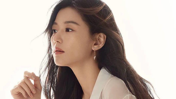 Sambut Drama Baru, Jun Ji Hyun Makin Cantik dan Awet Muda Pakai Poni