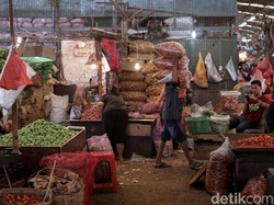 Pedagang Pasar Ngeluh, Pembeli Jelang Puasa Sepi