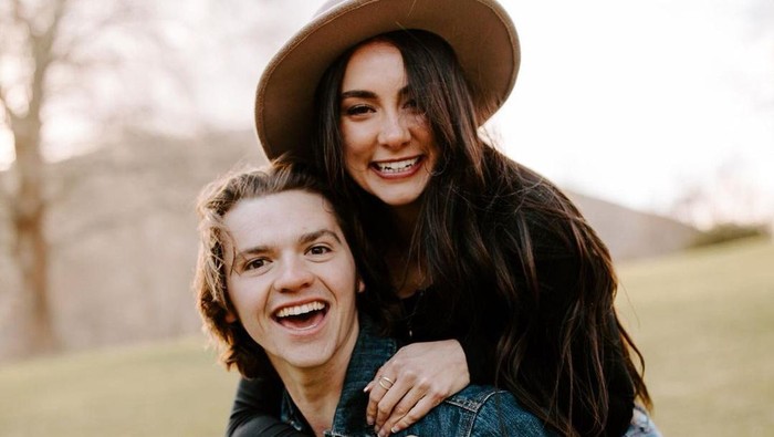 Bikin Gemes, 5 Selebriti Hollywood Berkencan dengan Teman Masa Kecilnya