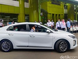 Mobil Listrik Jadi Kendaraan Dinas Budi Karya dan Pejabat Kemenhub