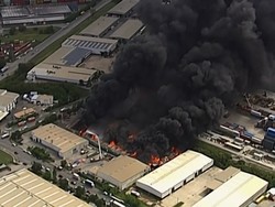 Pabrik Daur Ulang Terbakar di Australia, Asap Hitam Membumbung Tinggi