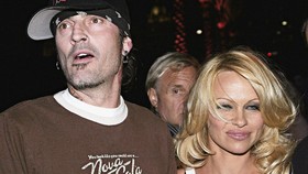 Pamela Anderson Komplain Pam & Tommy Dibuat Tanpa Izin