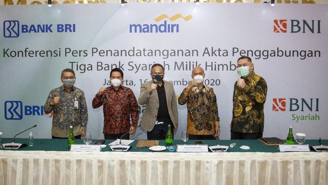 Ramai-ramai 'Patungan' Dirikan Bank Syariah Terbesar RI Merger tiga bank syariah BUMN PT Bank Syariah Indonesia digadang-gadang sebagai bank syariah dengan aset terbesar di dalam negeri.