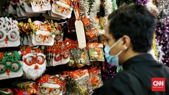 FOTO: Corona Buat Omzet Dekorasi Natal Anjlok 50 Persen