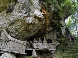 Menyusuri Kuburan Batu di Kete Kesu Tana Toraja