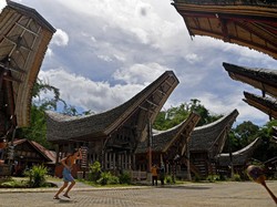 Ini Rumah Adat Sulawesi Selatan, Bukan Hanya Tongkonan