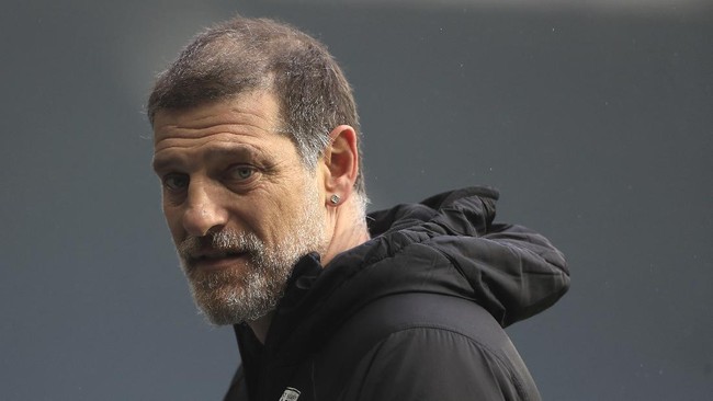 Pelatih West Bromwich Albion Slaven Bilic jadi pelatih pertama yang jadi korban di Liga Inggris setelah mengalami pemecatan.
