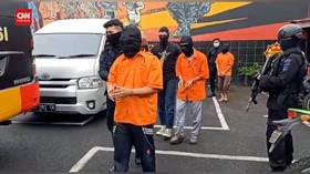 VIDEO: Terduga Teroris Zulkarnaes CS Dipindah Ke Jakarta