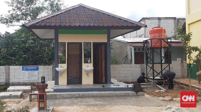 KPK sudah meminta keterangan sejumlah pihak terkait kasus dugaan korupsi pembangunan ratusan toilet di beberapa sekolah di Kabupaten Bekasi.