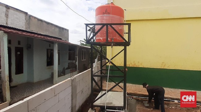 Dinas Pendidikan Kabupaten Situbondo membangun toilet di sejumlah sekolah dengan biaya ratusan juta namun banyak kejanggalan.