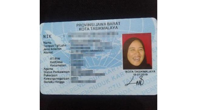 Kisah di Balik Foto KTP 'Ngakak' yang Viral di Media Sosial Beberapa waktu lalu viral di TikTok seorang wanita yang punya foto KTP sedang tertawa lebar alias ngakak. Ini cerita di baliknya.