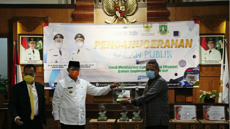 Undang-Undang No. 14 tahun 2008 menjadi payung hukum bagi masyarakat mendapatkan keterbukaan informasi dari badan publik.