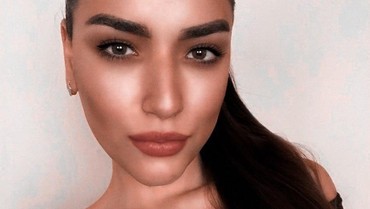 img-title Cantik tapi Bengis, Selebgram Ini Viral usai Bunuh & Mutilasi Ibu Kandung