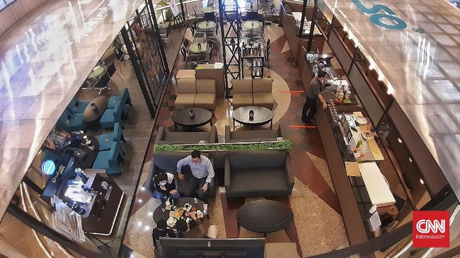 Pemerintah masih melarang pelanggan untuk makan di restoran di dalam mal di wilayah PPKM Level 4 yang kembali diperpanjang.