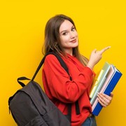 Gak Cuma Jadi Guru, Inilah 3 Prospek Kerja Sastra Indonesia Masa Kini yang Banyak Dibutuhkan