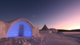 Menggigil dari Jarak Jauh dalam Tur Virtual Hotel Es Swedia