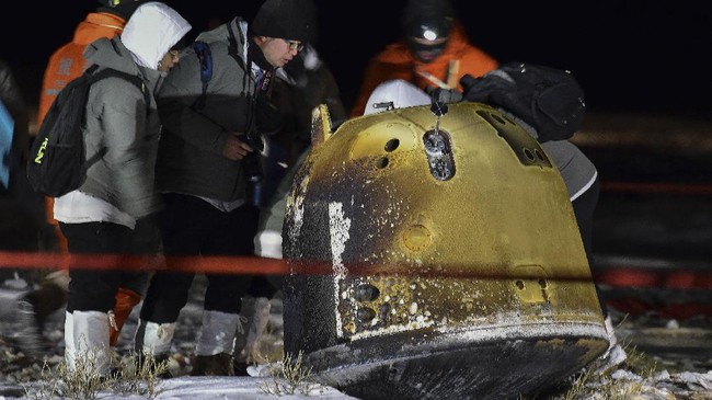 FOTO: Chang'e 5 China Berisi Batu 2 Kg Bulan Mendarat di Bumi