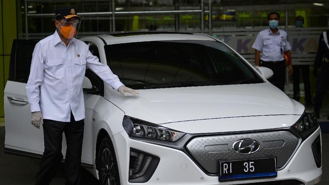 Pemerintah terus berupaya membuat Indonesia semakin menarik buat investor untuk pengembangan industri kendaraan listrik dari hulu ke hilir.