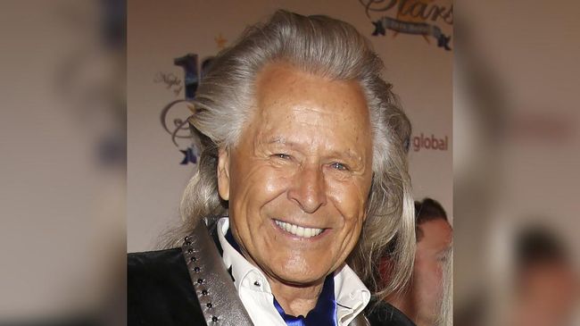 Peter Nygard, miliarder sekaligus pentolan dunia fashion Kanada ditangkap atas tuduhan pelecehan seksual pada Senin (14/12).