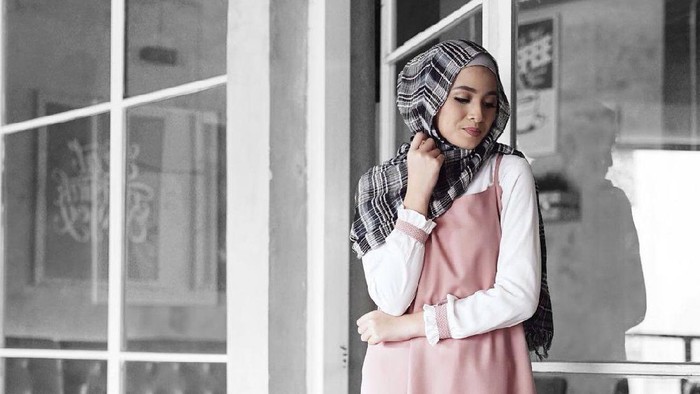 Simpel dan Unyu dengan Mix and Match Slip Dress untuk Hijabers