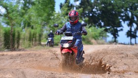 Jajal Suzuki Nex Crossover Sampai Cemong Lumpur