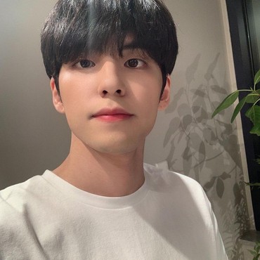 Wonpil Day6 Positif COVID-19, Promosi Album 'Pilmography' Ditunda