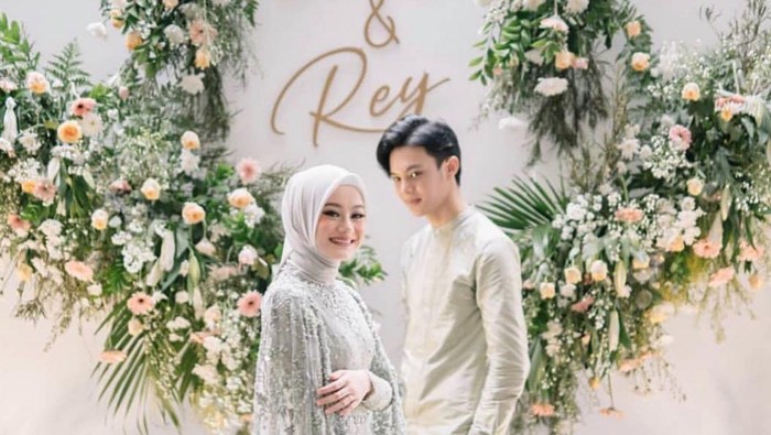 6 Model Kebaya Modern Warna Abu-abu yang Anggun Dipakai Lamaran 6 Model Kebaya Modern Warna Abu-abu yang Anggun Dipakai Lamaran