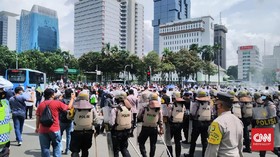 Polisi Bubarkan Massa Aksi 1812 di Patung Kuda