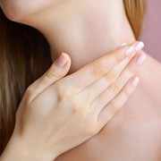 Jarang Disadari, 5 Kebiasaan Buruk Ini Ternyata Bisa Bikin Leher Cepat Keriput! Apa Saja?