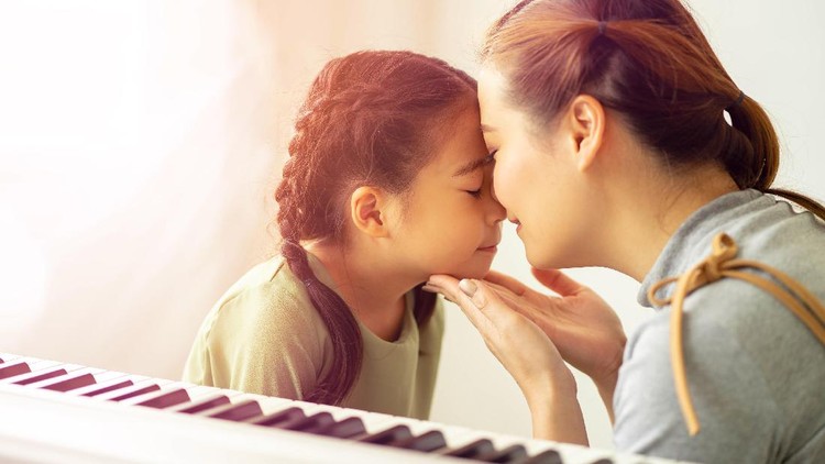 Ilustrasi kedekatan anak dan ibu tirinya