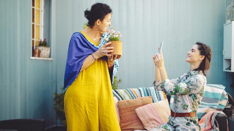 ibu tiri Ilustrasi kedekatan anak dan ibu tirinya