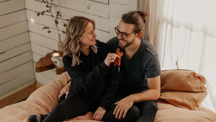 Pasangan Alami Bad Day, Coba Hibur Pakai Cara Lucu Ini