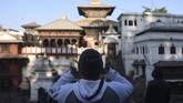 FOTO: Syahdu Beribadah Lagi di Kuil Kathmandu Kuil Pashupatinath yang berada di Kathmandu, Nepal, telah dibuka kembali setelah sempat ditutup selama sembilan bulan.