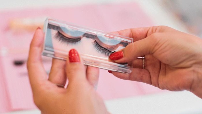 Cara Pasang Bulu Mata Palsu yang Beginner-Friendly, Gak Repot Kok!