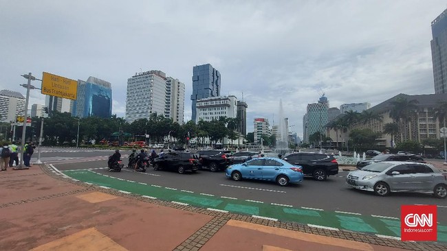 Massa aksi 1812 telah dibubarkan polisi karena tak diberikan izin. Kawasan Patung Kuda yang menjadi titik kumpul pun kembali normal.