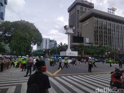 Massa Aksi 1812 di Patung Kuda Dipukul Mundur hingga Simpang Kebon Sirih