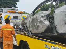 Mobil Terbakar di Exit Tol Sragen, 1 Orang Tewas