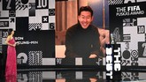 FOTO: Lewandowski Pemain Terbaik FIFA 2020, Ronaldo Murung Pemenang Best FIFA Football Awards 2020 rampung digelar dan Robert Lewandowski dinobatkan sebagai pemain terbaik dunia.