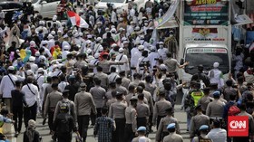 Pukul Mundur Massa 1812 di Thamrin, Polisi Amankan Satu Mobil