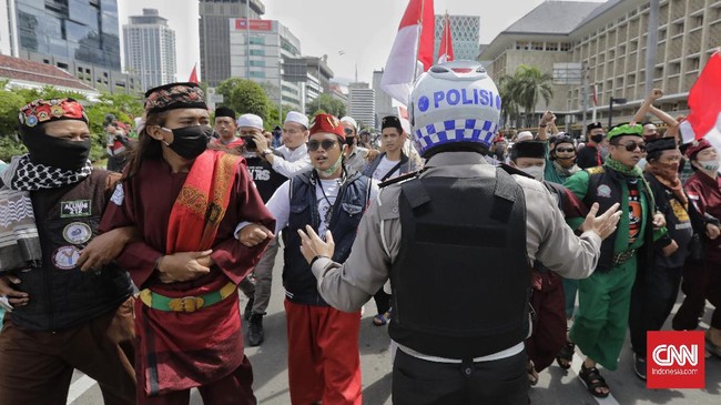 Korlap Aksi 1812 mengklaim pihaknya tidak pernah mengizinkan massa membawa senjata tajam.